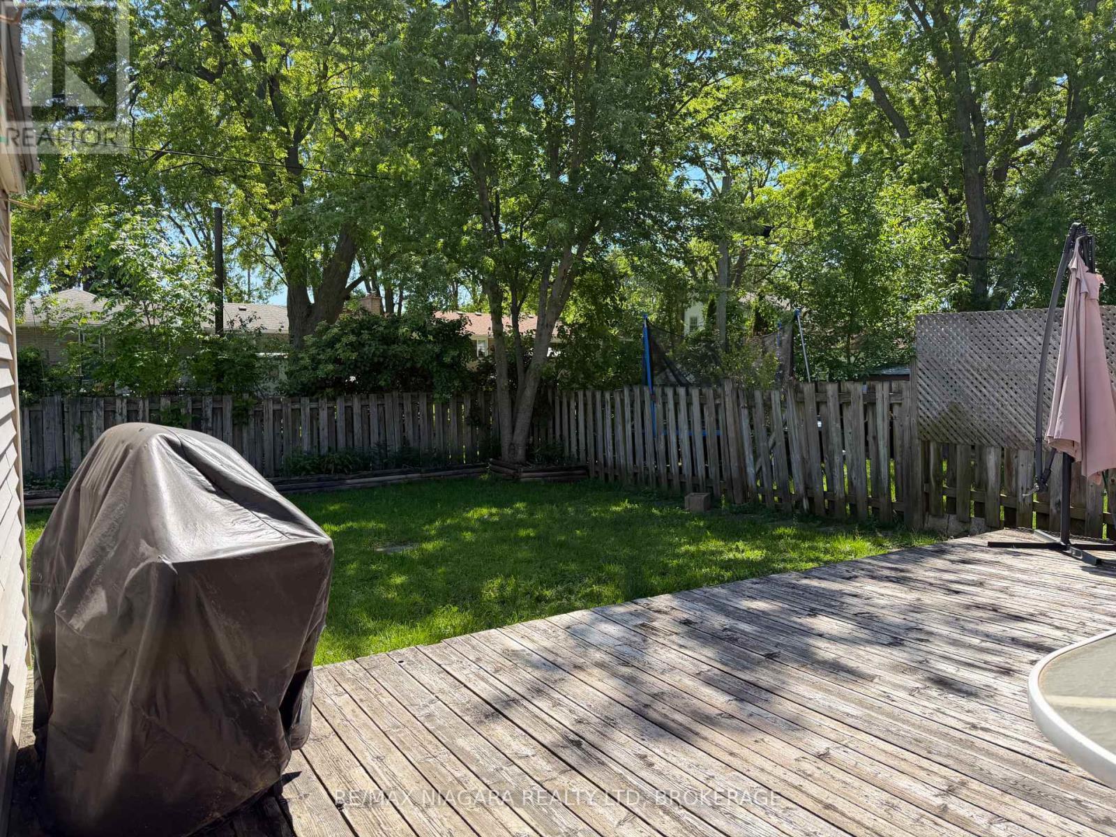 Upper - 27 Nottingham Court, Welland (N. Welland), ON