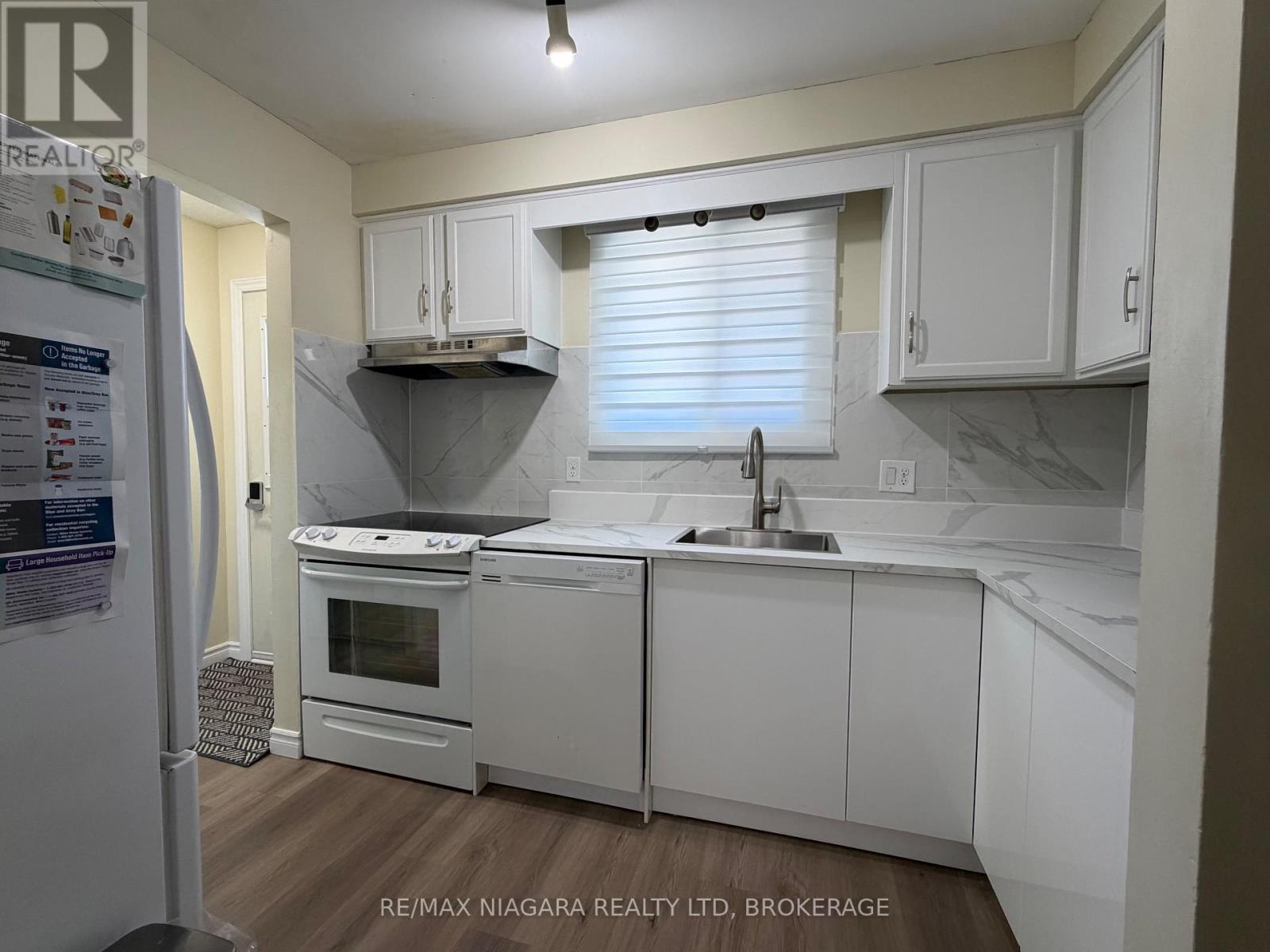 Upper - 27 Nottingham Court, Welland (N. Welland), ON