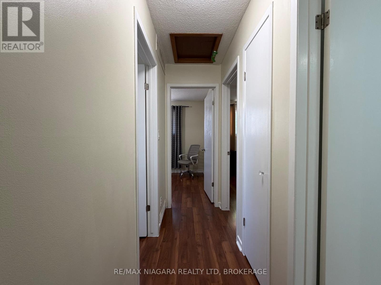 Upper - 27 Nottingham Court, Welland (N. Welland), ON