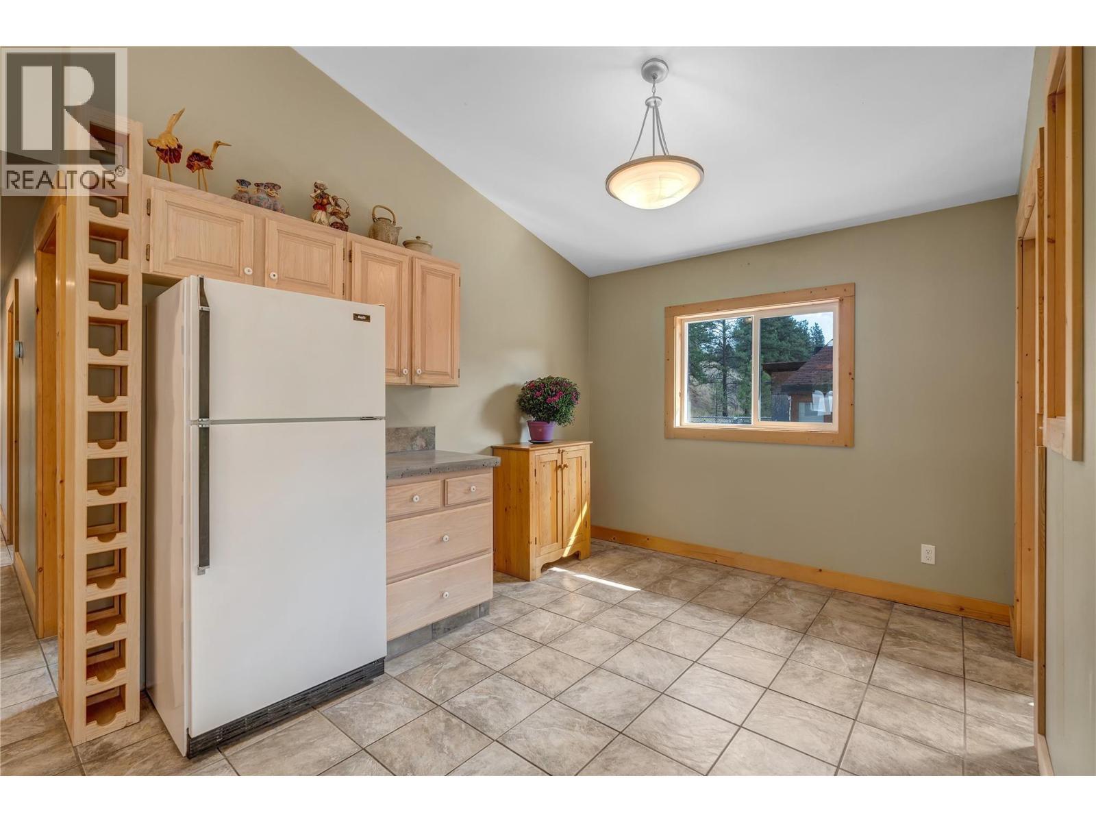 28 Deans Road, Summerland, BC