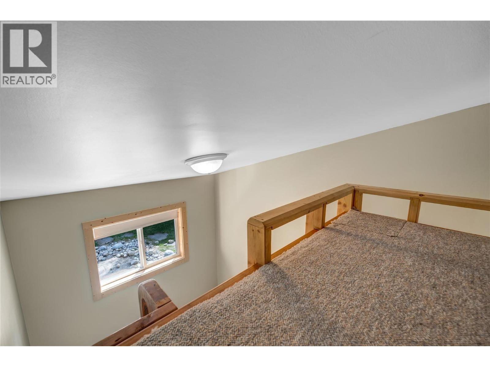 28 Deans Road, Summerland, BC