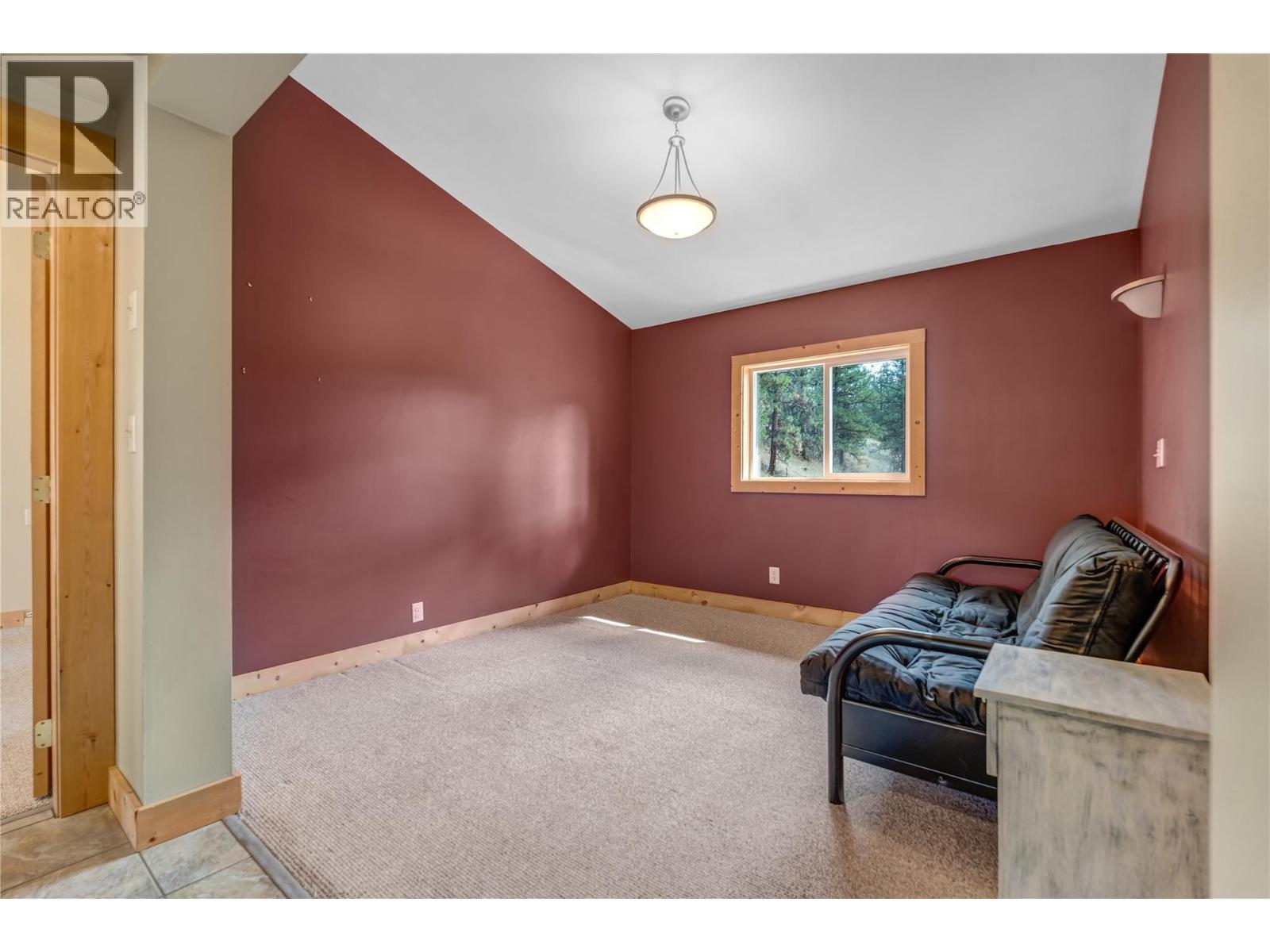 28 Deans Road, Summerland, BC
