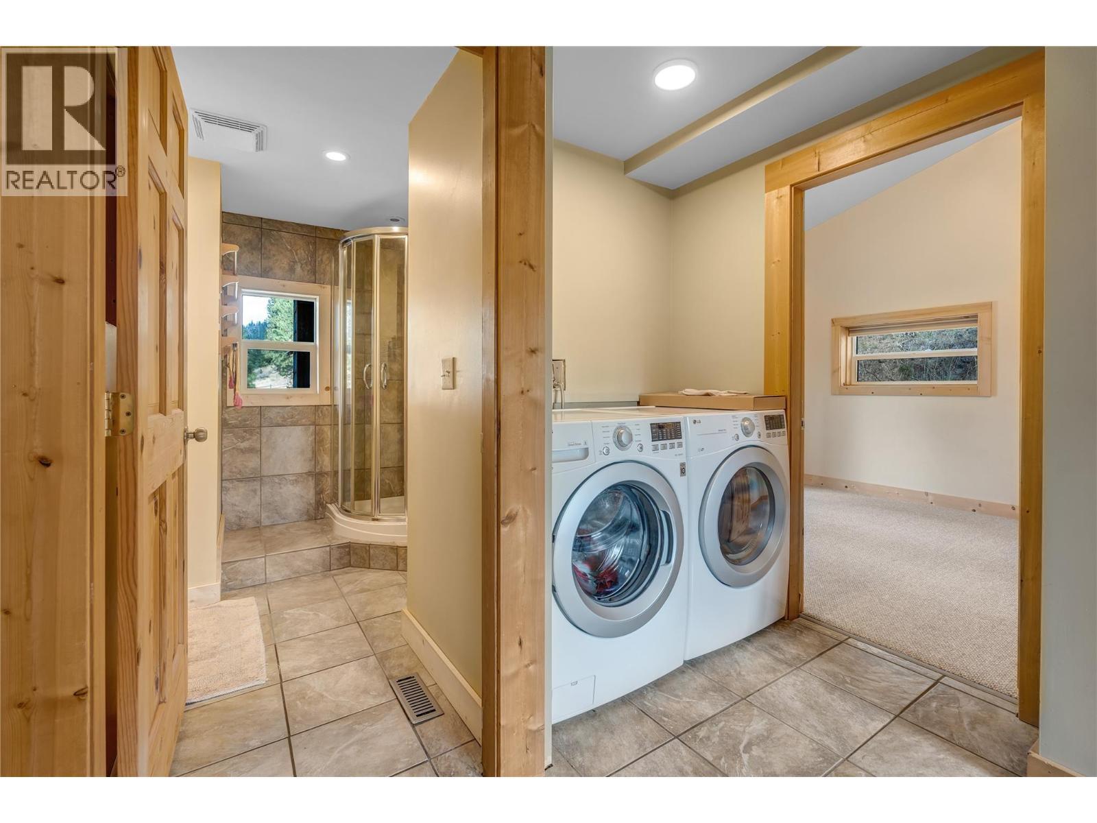 28 Deans Road, Summerland, BC