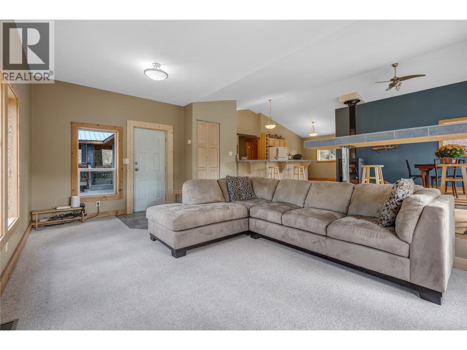 28 Deans Road, Summerland, BC