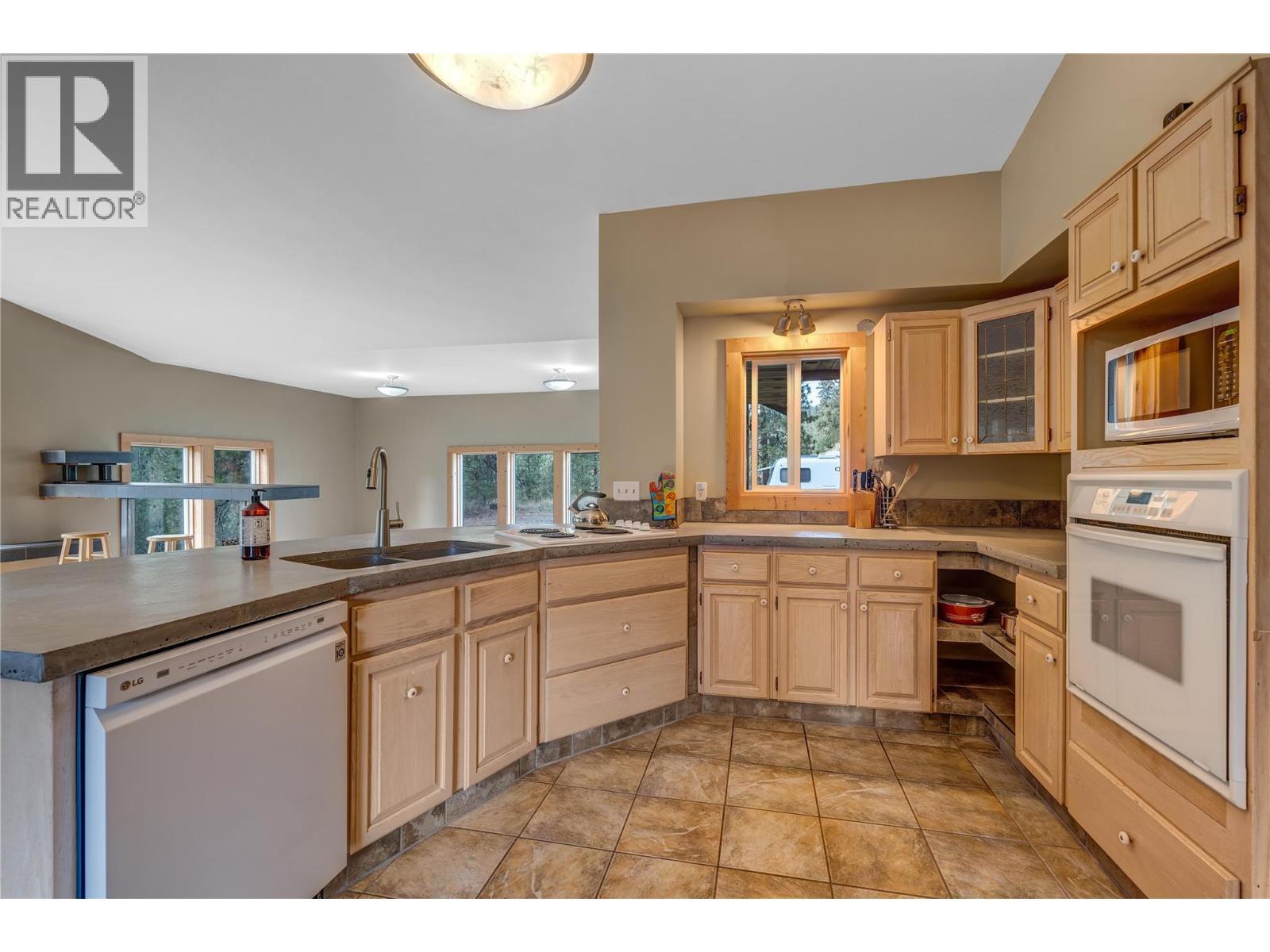 28 Deans Road, Summerland, BC