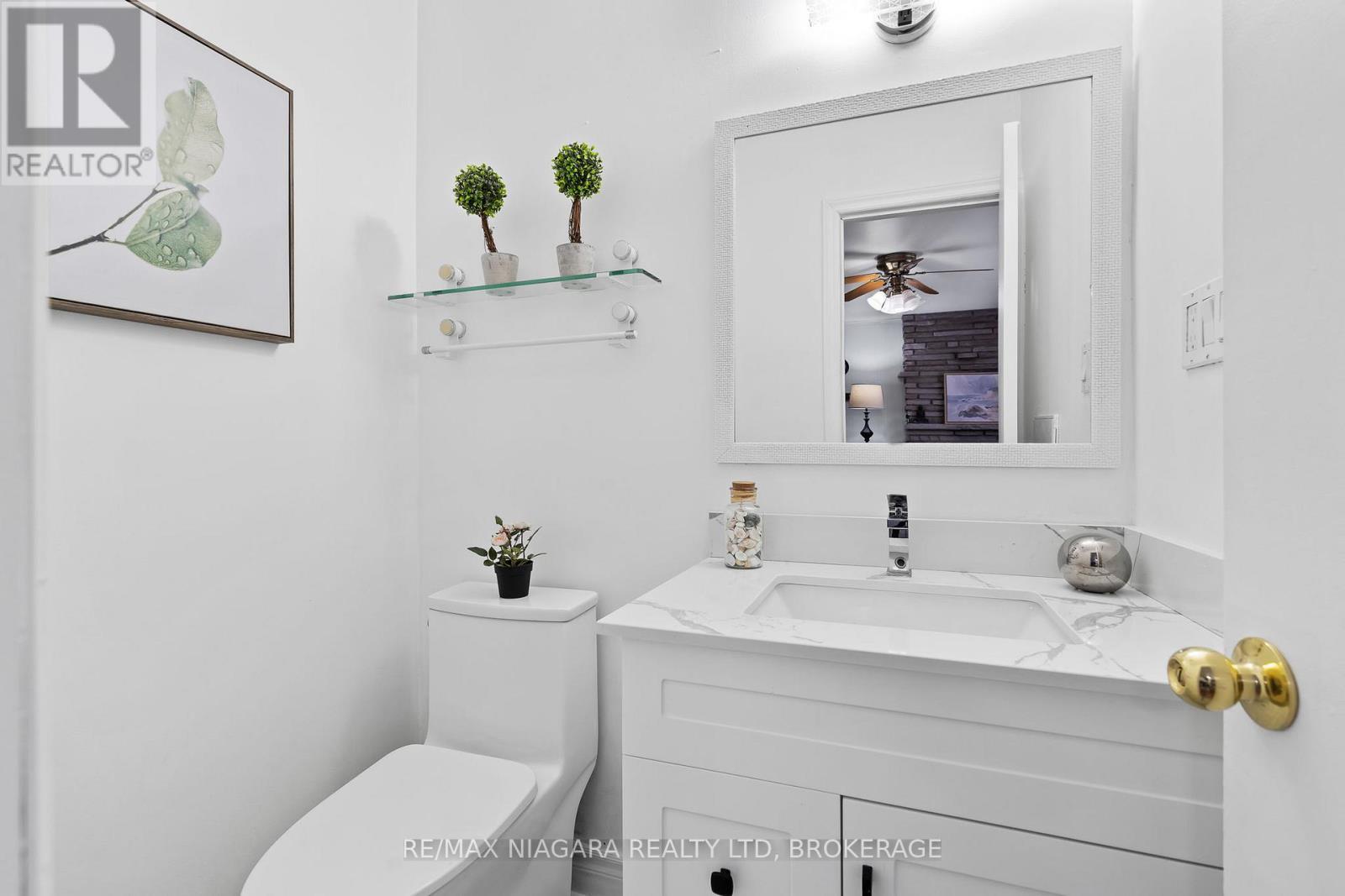 2pc powder room - 4 Tanner Circle, St. Catharines (Lakeshore), ON