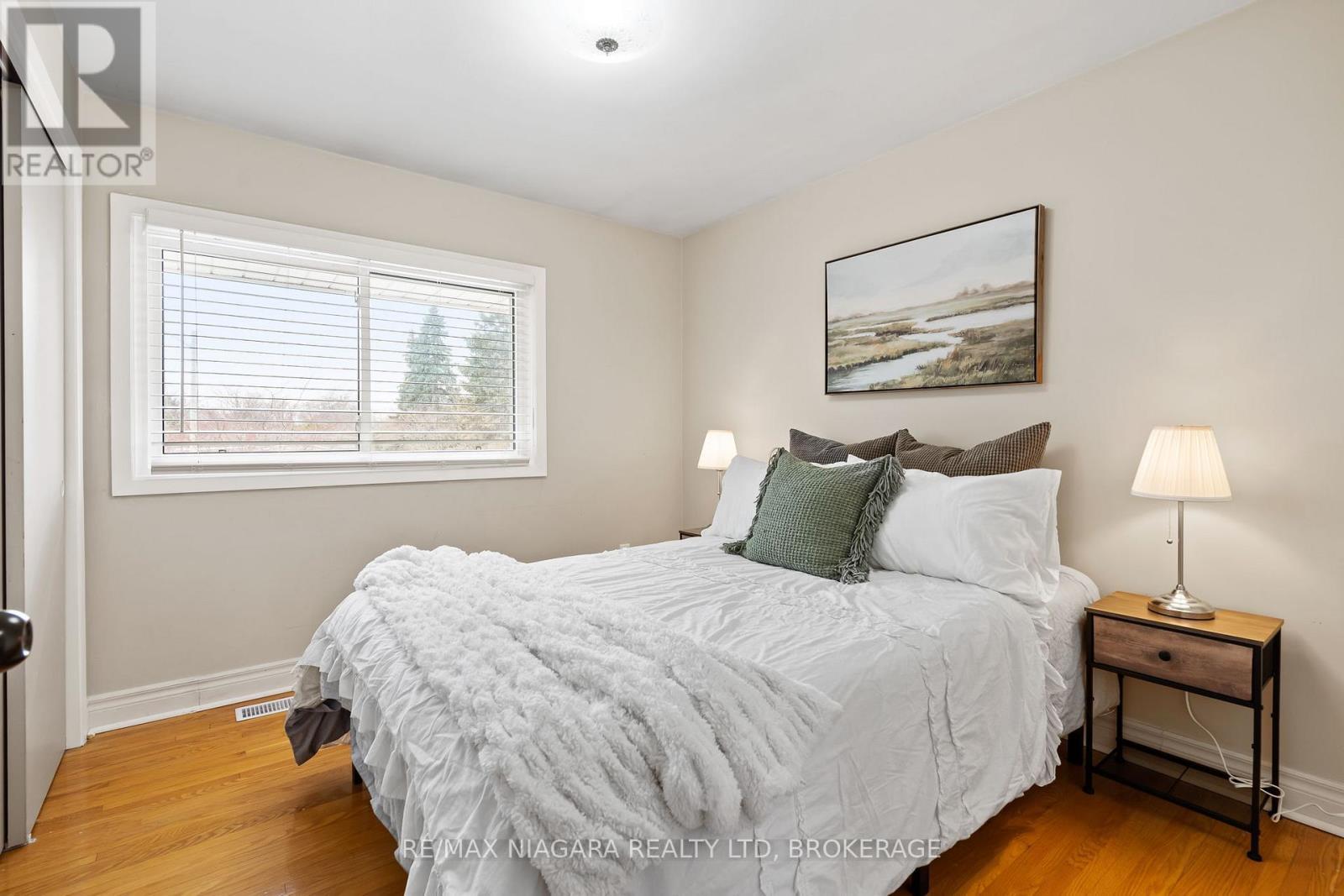 2nd bedroom - 4 Tanner Circle, St. Catharines (Lakeshore), ON