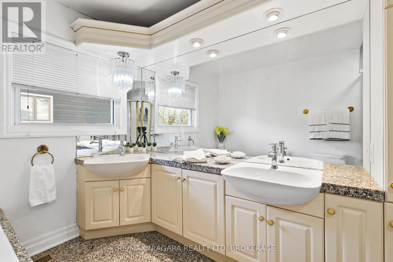 4 Tanner Circle, St. Catharines (Lakeshore), ON