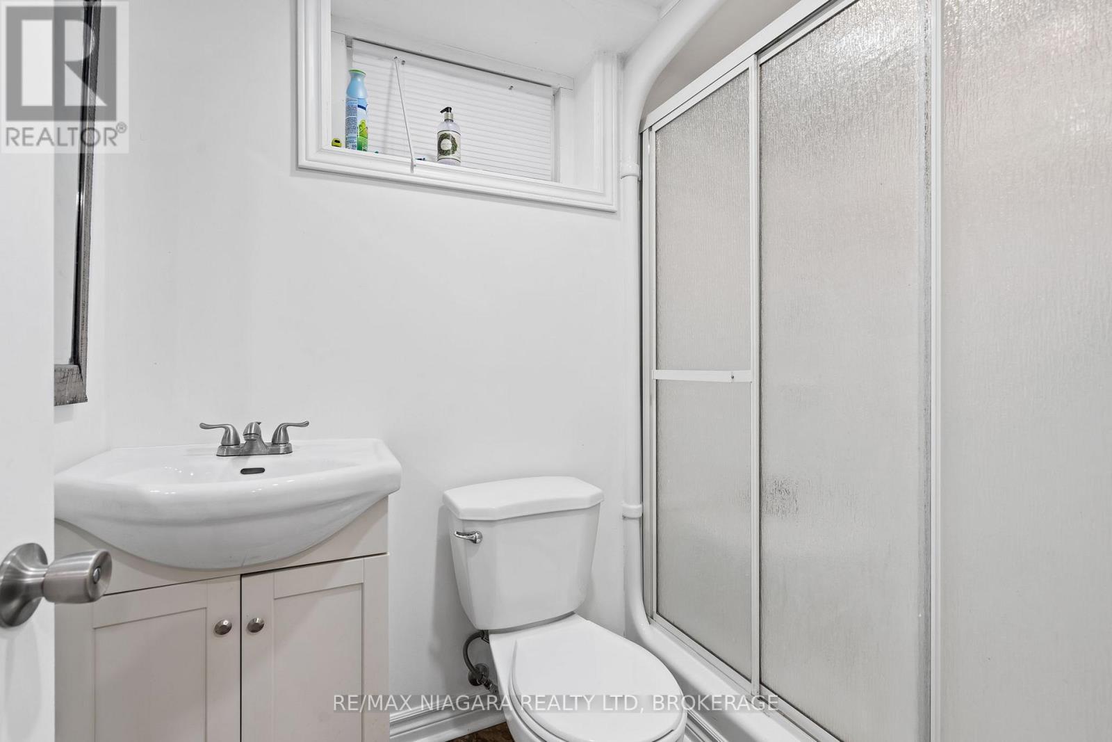 3pc bath in lower level - 4 Tanner Circle, St. Catharines (Lakeshore), ON