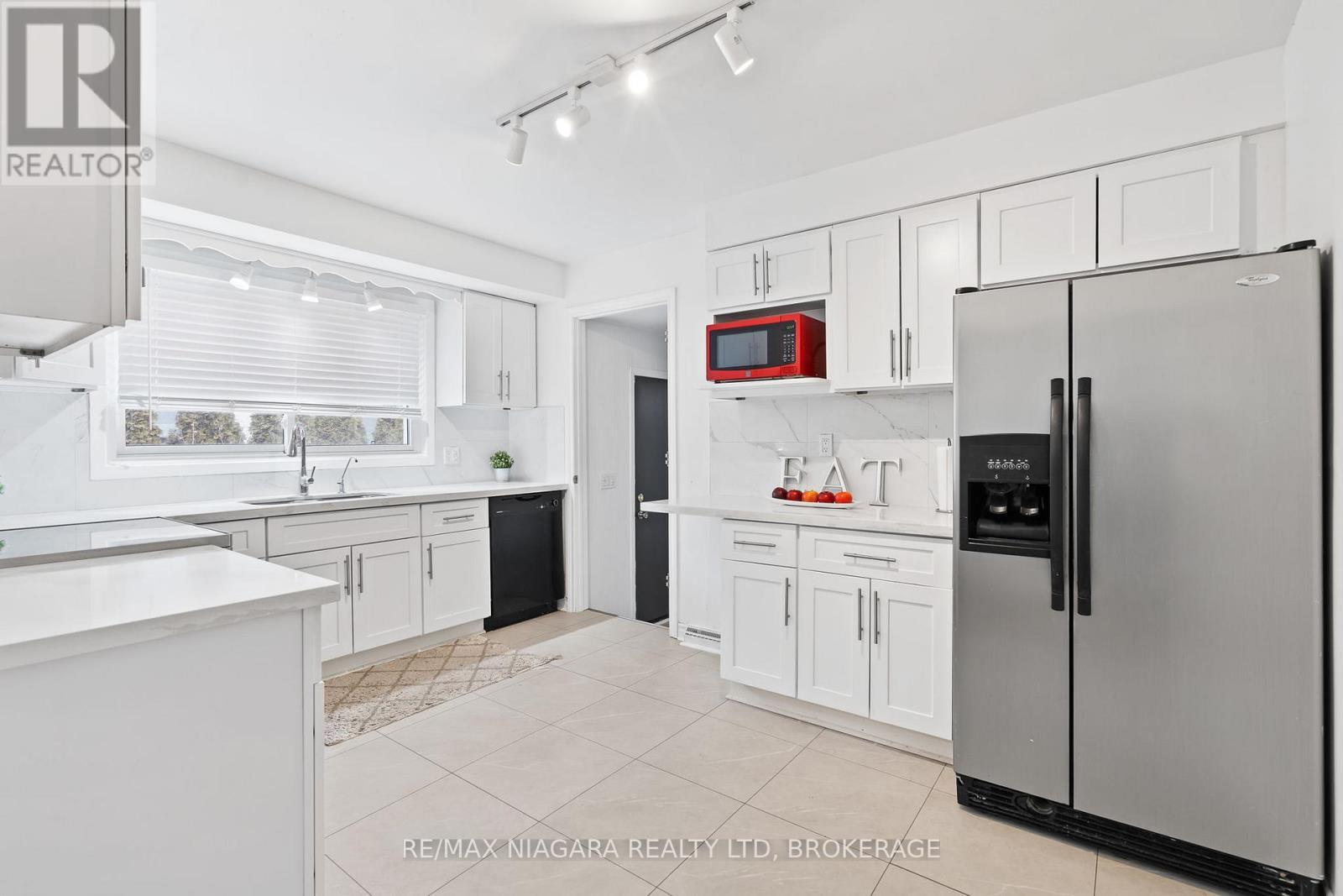 4 Tanner Circle, St. Catharines (Lakeshore), ON