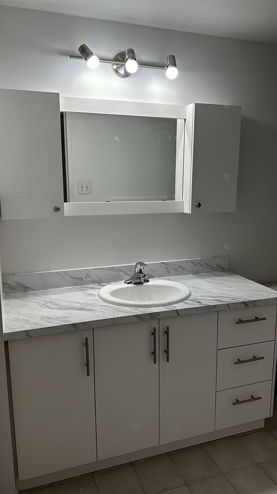 Salle de bains - 6-10 Rue D'Orléans, Laval (Vimont), QC