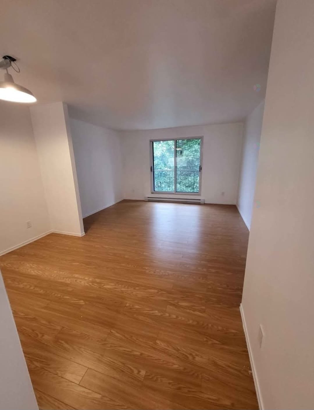 Salon - 6-10 Rue D'Orléans, Laval (Vimont), QC