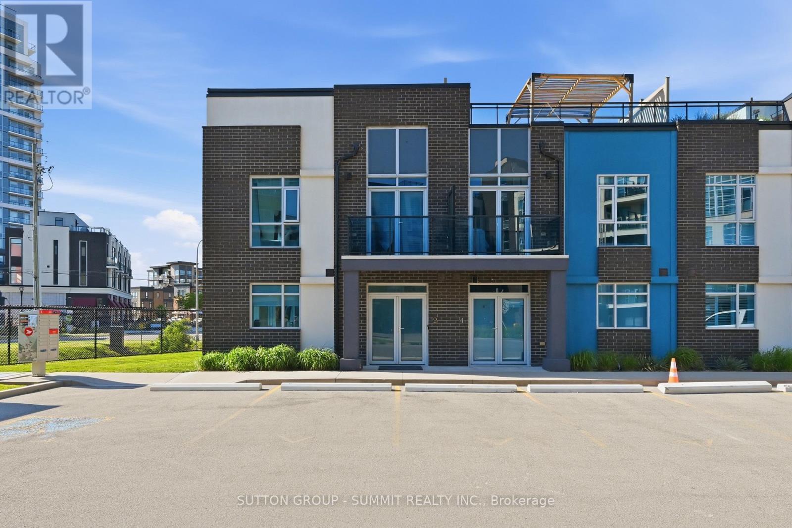 2 Concord Place, Grimsby, ON