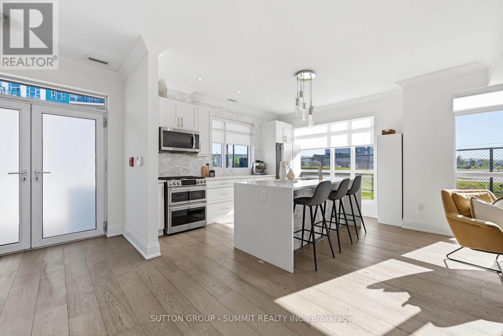 2 Concord Place, Grimsby, ON