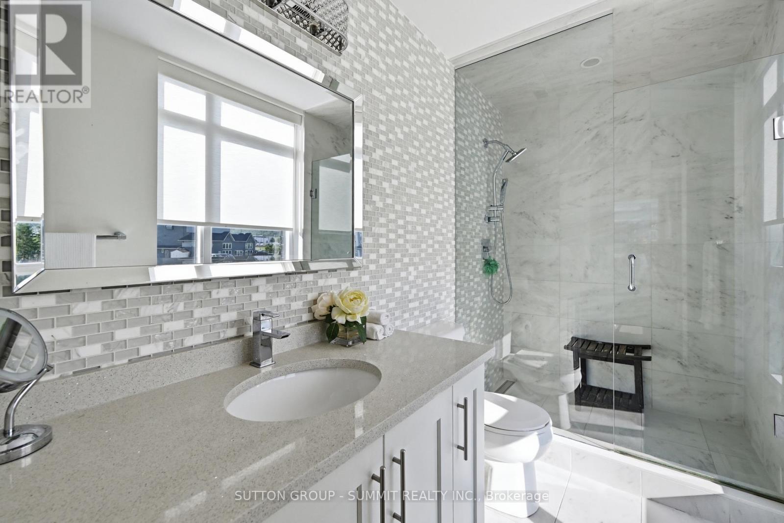 2 Concord Place, Grimsby, ON
