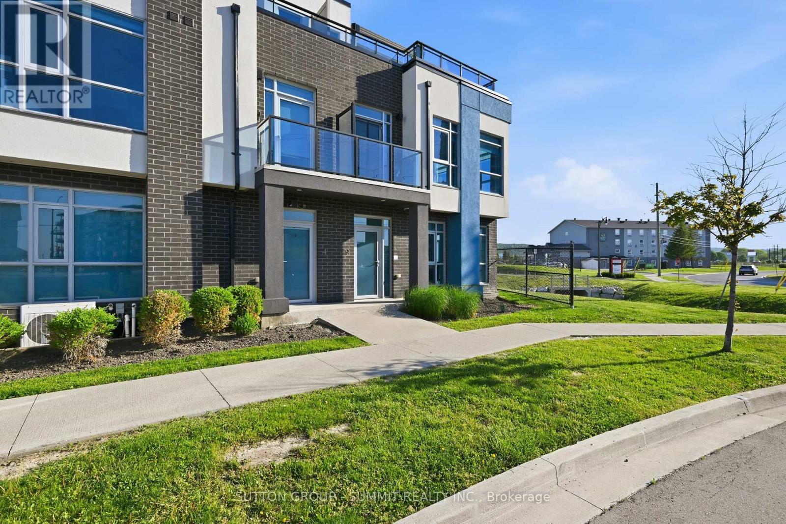 2 Concord Place, Grimsby, ON