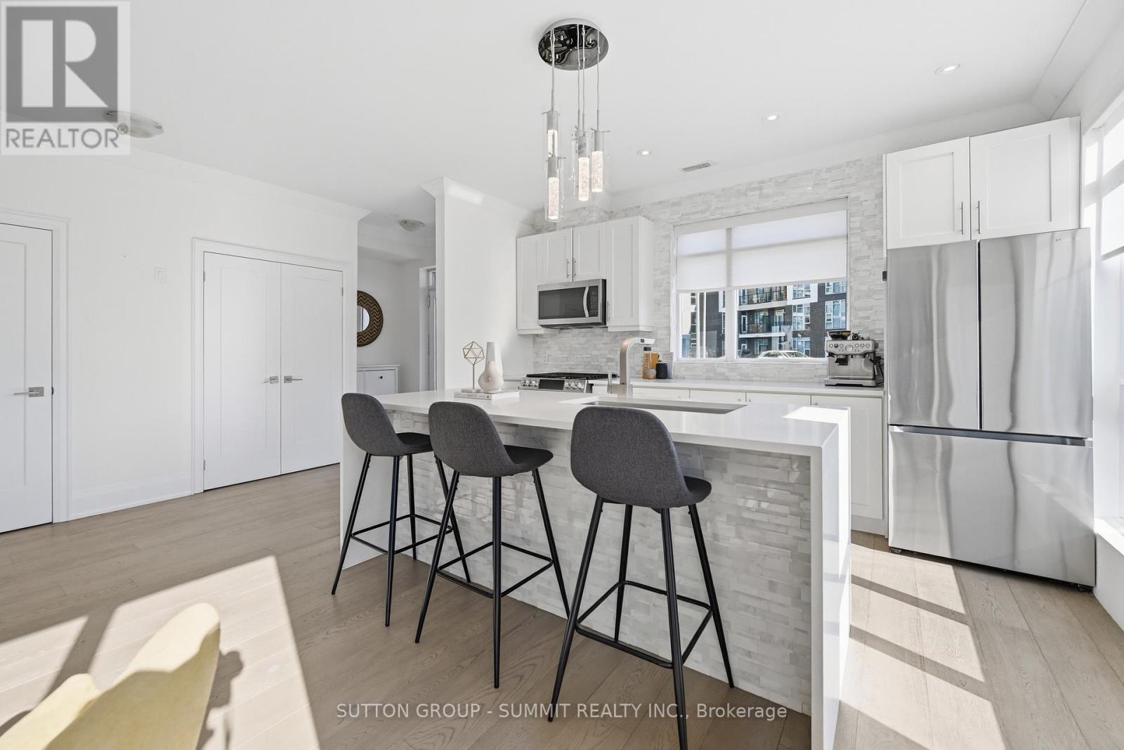 2 Concord Place, Grimsby, ON