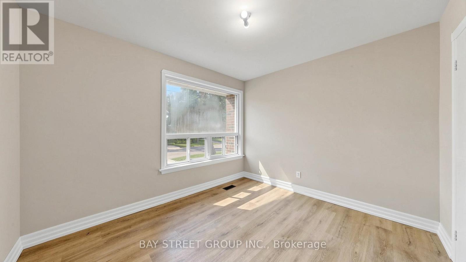 Main Floor Bedroom - 26 Innismore Crescent E, Toronto, ON