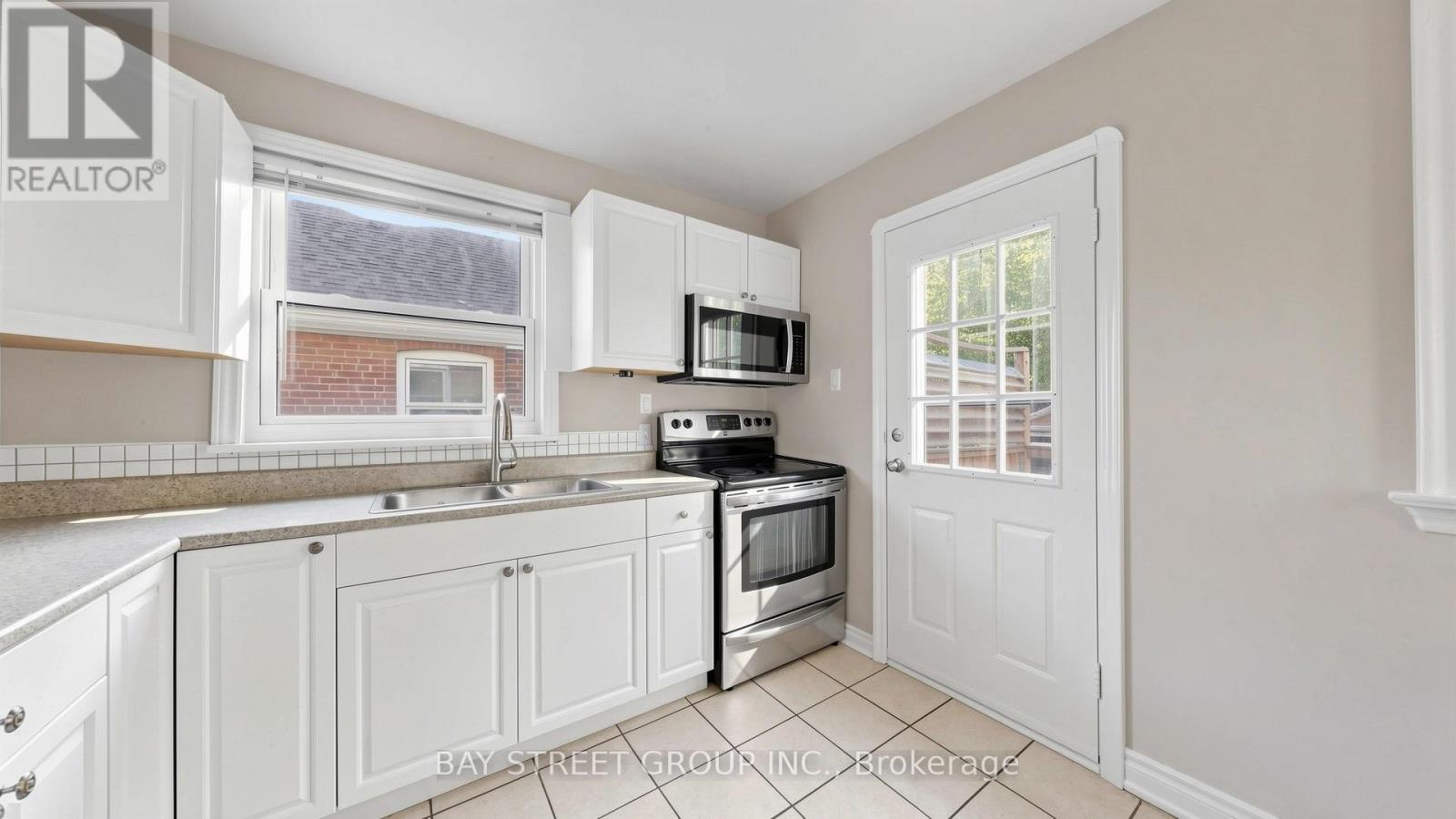 Main Floor Kitchen - 26 Innismore Crescent E, Toronto, ON