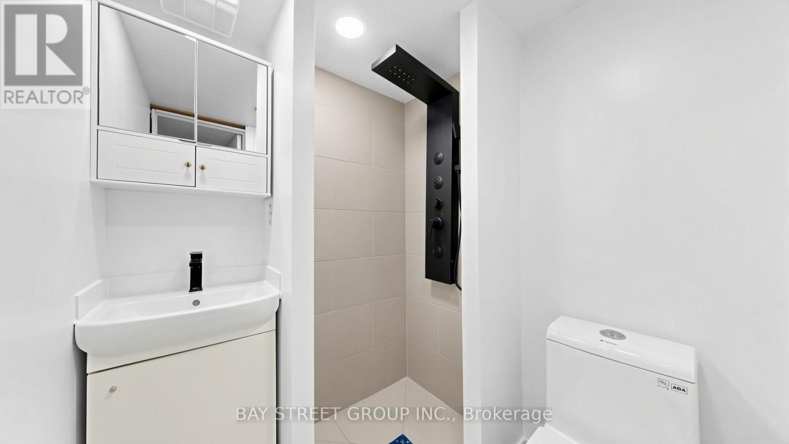 Basement Bathroom - 26 Innismore Crescent E, Toronto, ON