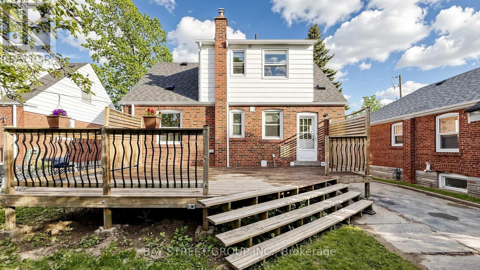 Deck - 26 Innismore Crescent E, Toronto, ON