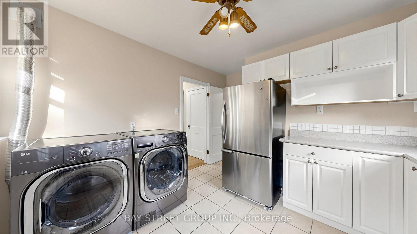 Main Floor Kitchen - 26 Innismore Crescent E, Toronto, ON