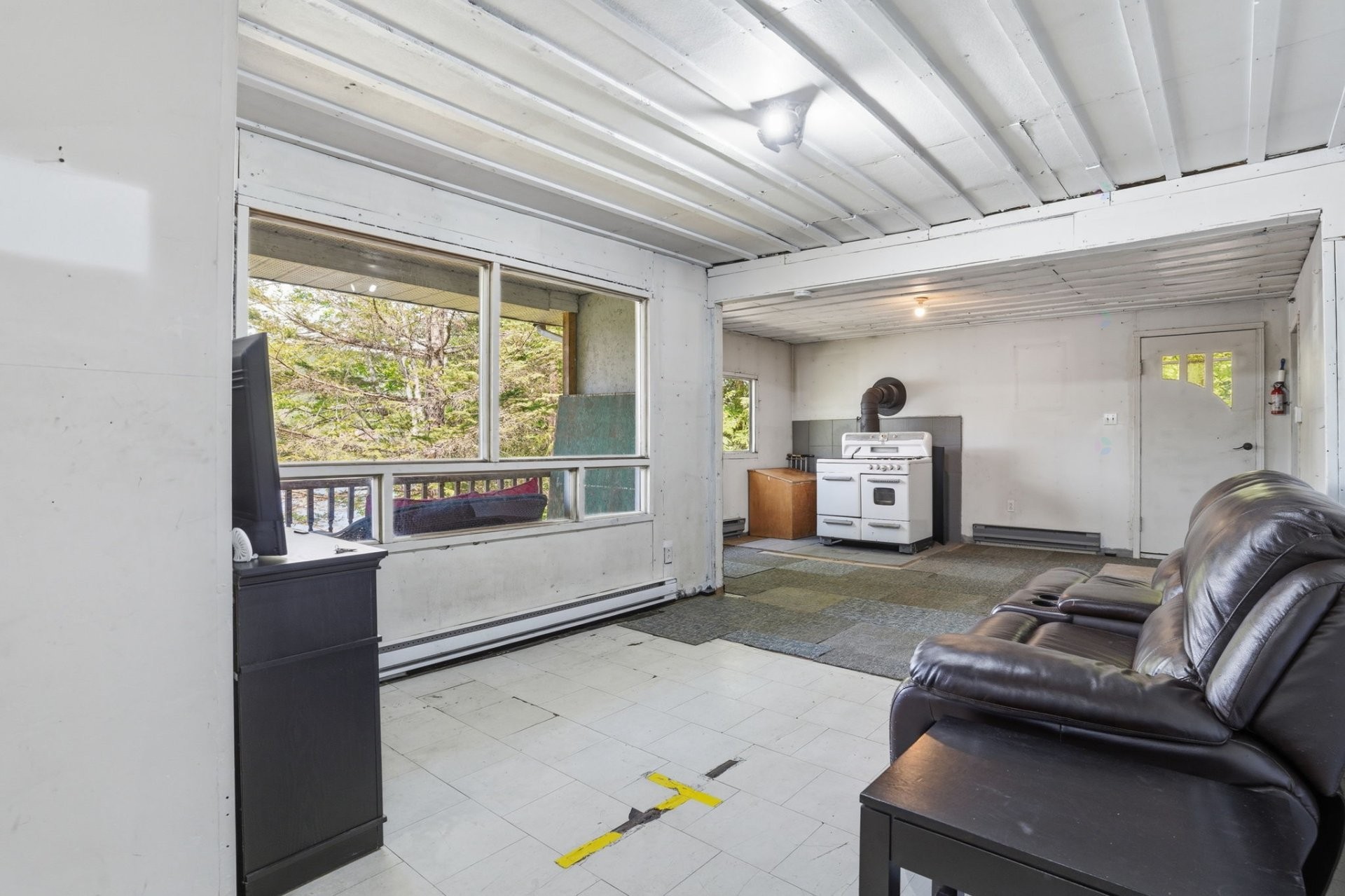 Living Room - 135 Ch. Laporte, Val-Des-Bois, QC