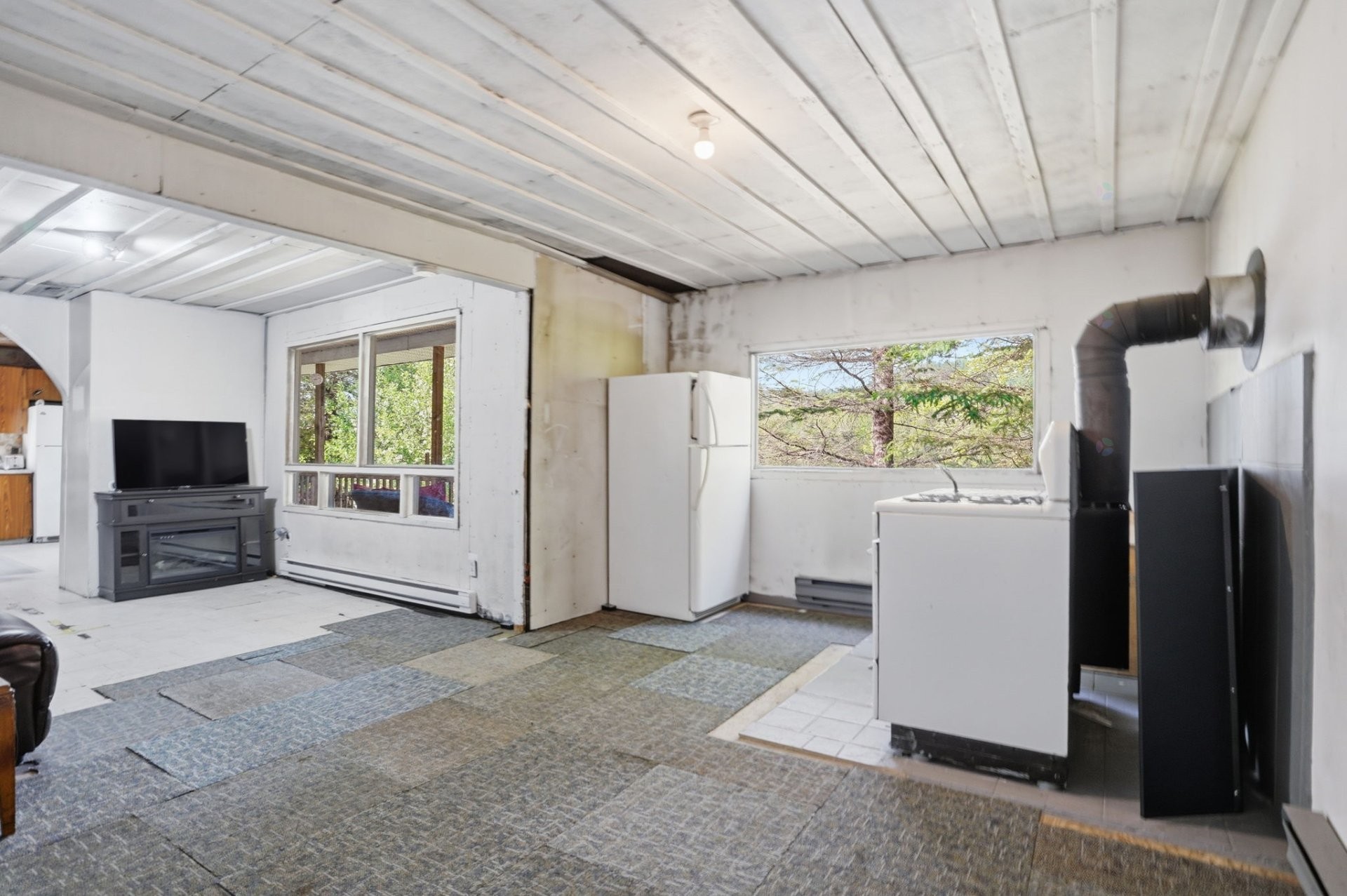 Family Room - 135 Ch. Laporte, Val-Des-Bois, QC