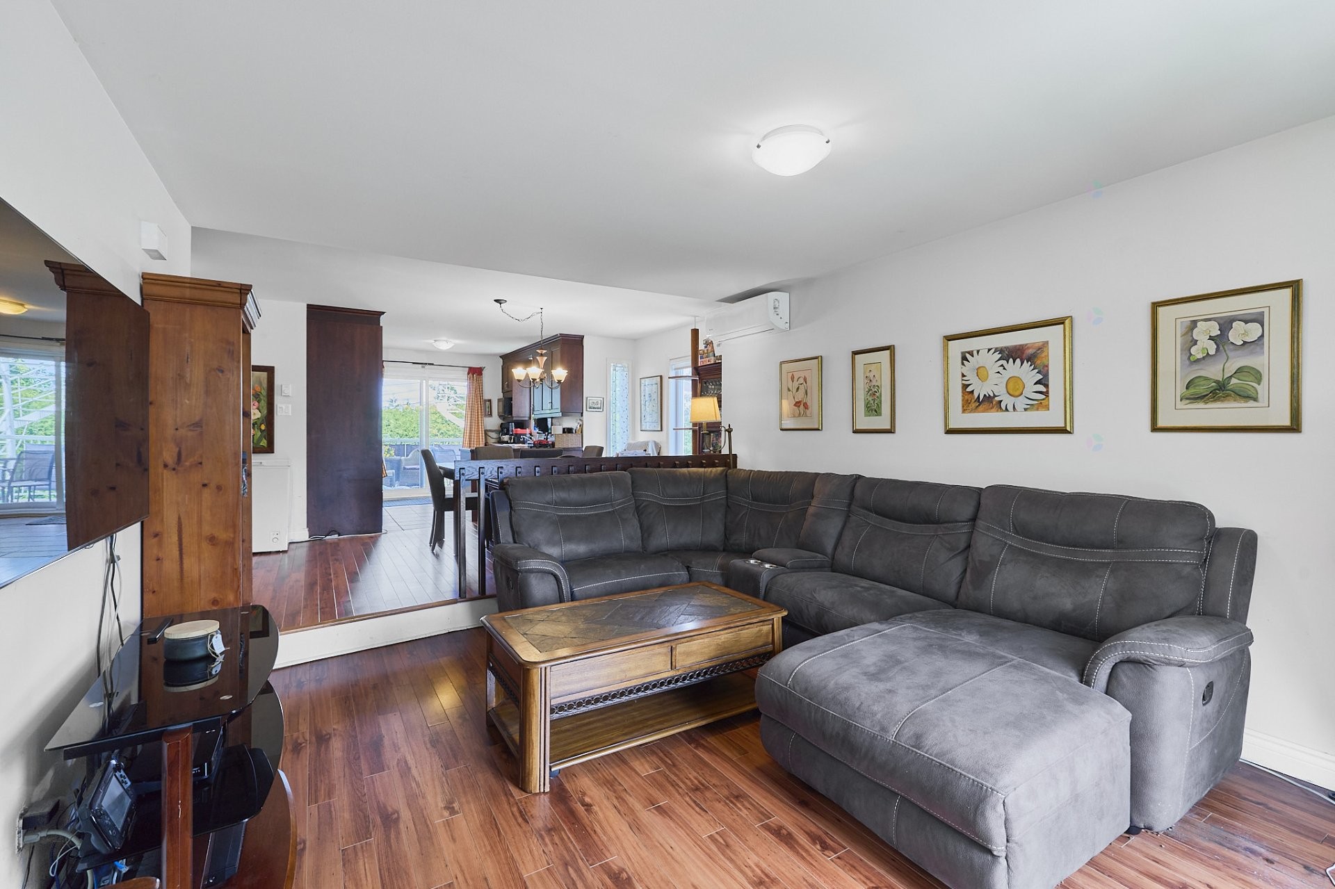 Salon - 1 - 1B Rue Ouellette, Saint-Constant, QC