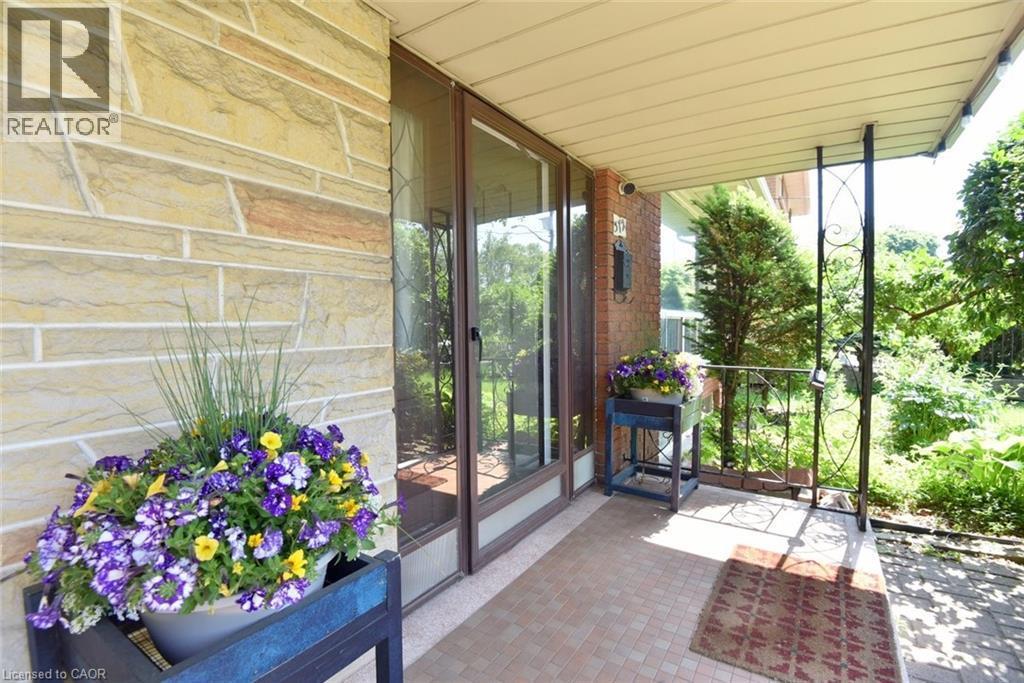 372 Fennell Avenue W, Hamilton, ON