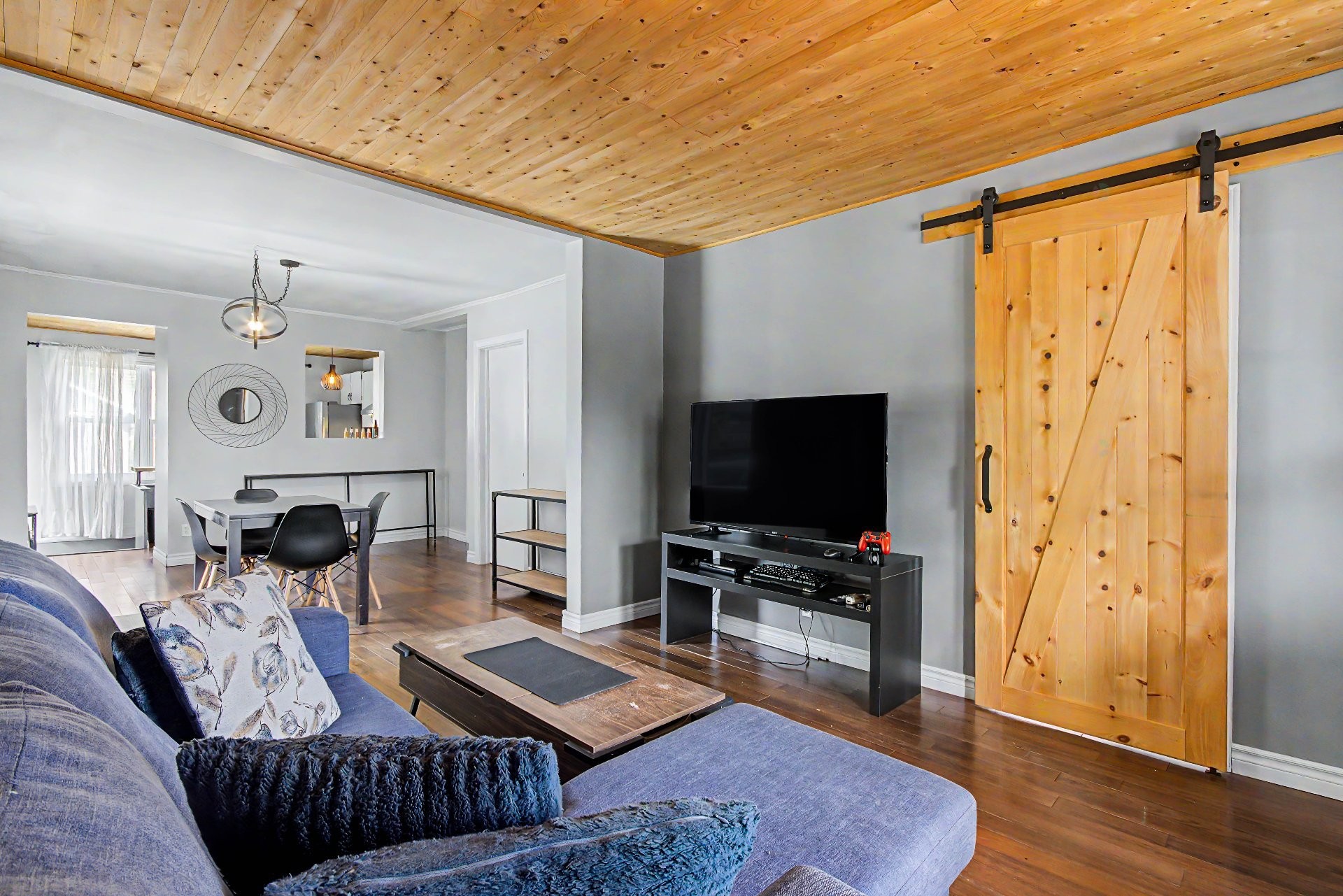 Salon - 1120 - 1122 Boul. Mercure, Drummondville, QC