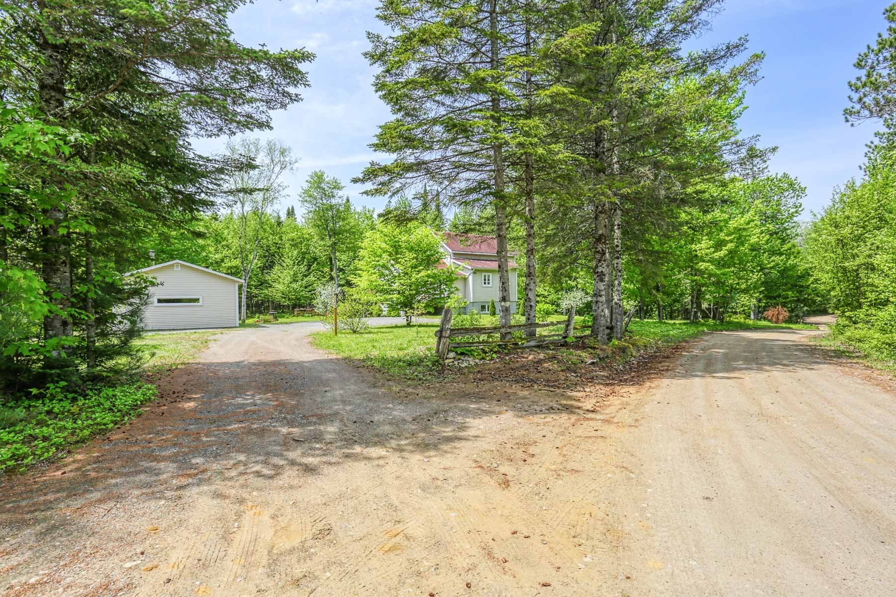 Parking - 520 Ch. De La Petite-Mékinac N., Saint-Tite, QC