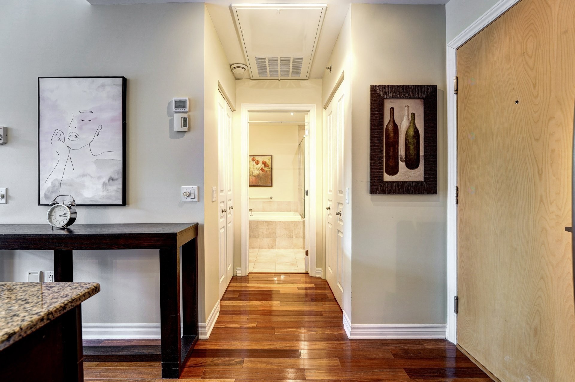 Passageway - 208-4455 Rue Des Francs-Bourgeois, Boisbriand, QC