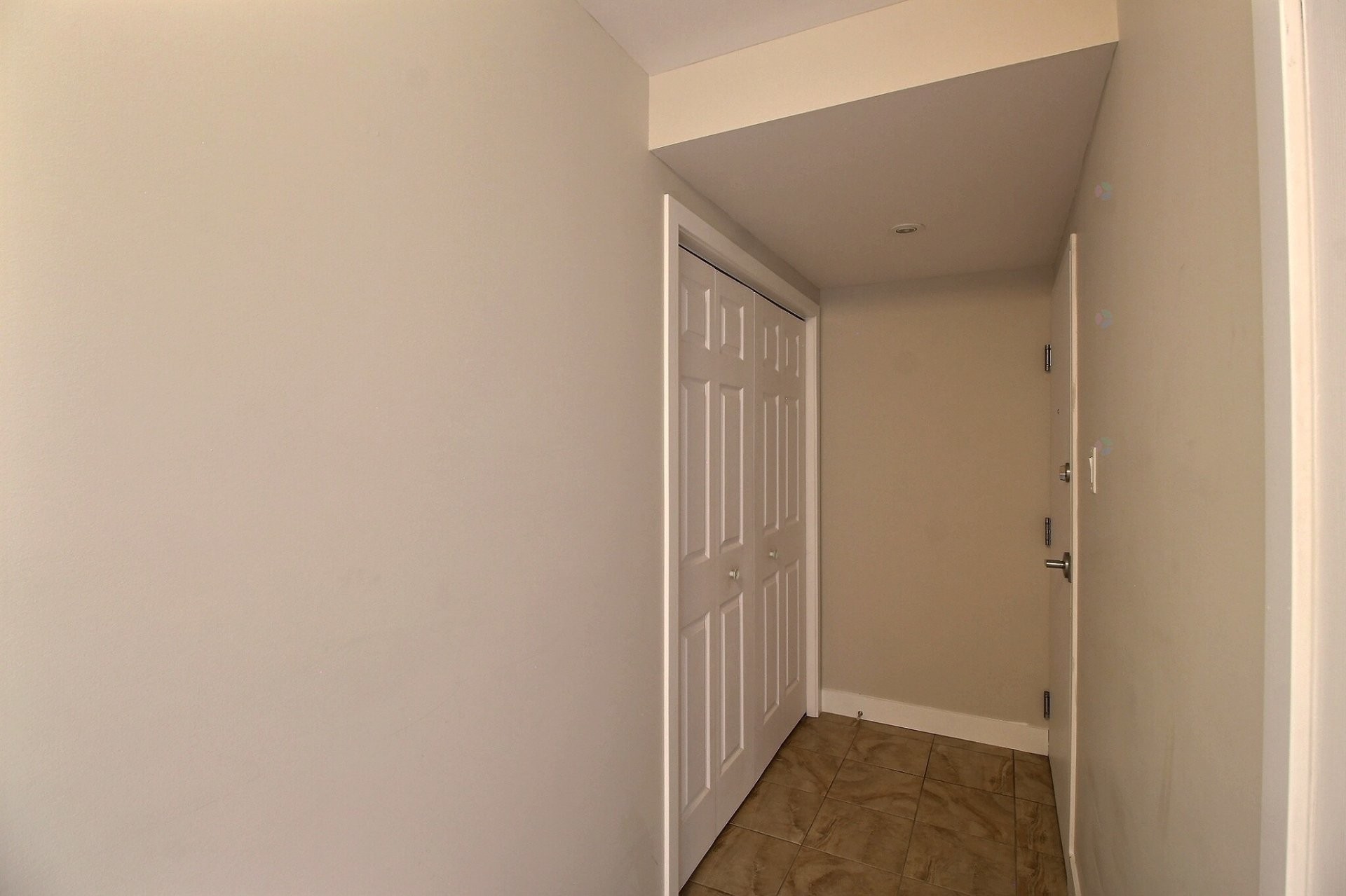 Mud Room - 2-475 Av. Québec, Rouyn-Noranda, QC