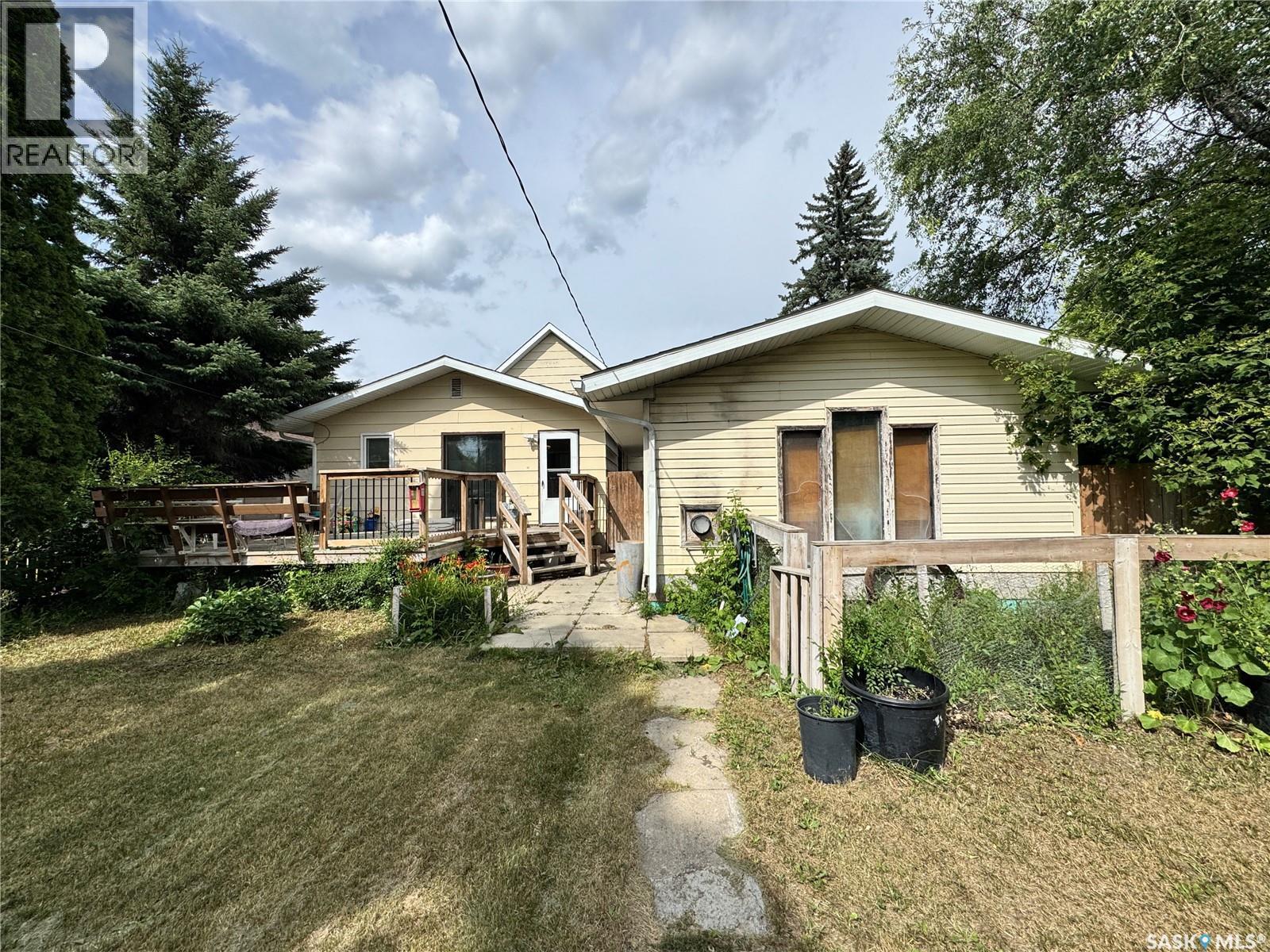 408 4Th Avenue E, Biggar, SK - Outdoor With Deck Patio Veranda