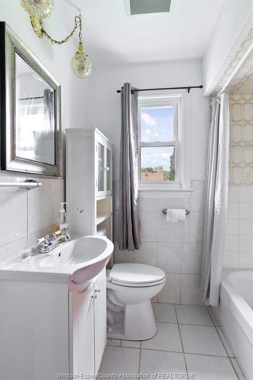 Upper-3200 Longfellow Avenue, Windsor, ON