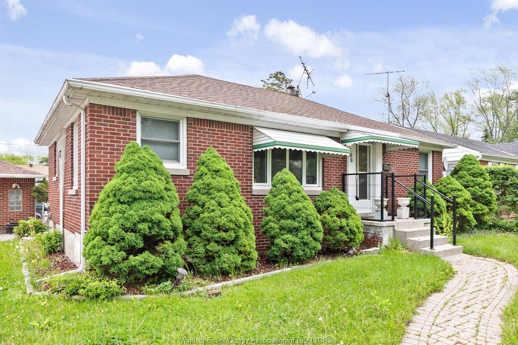 Upper-3200 Longfellow Avenue, Windsor, ON