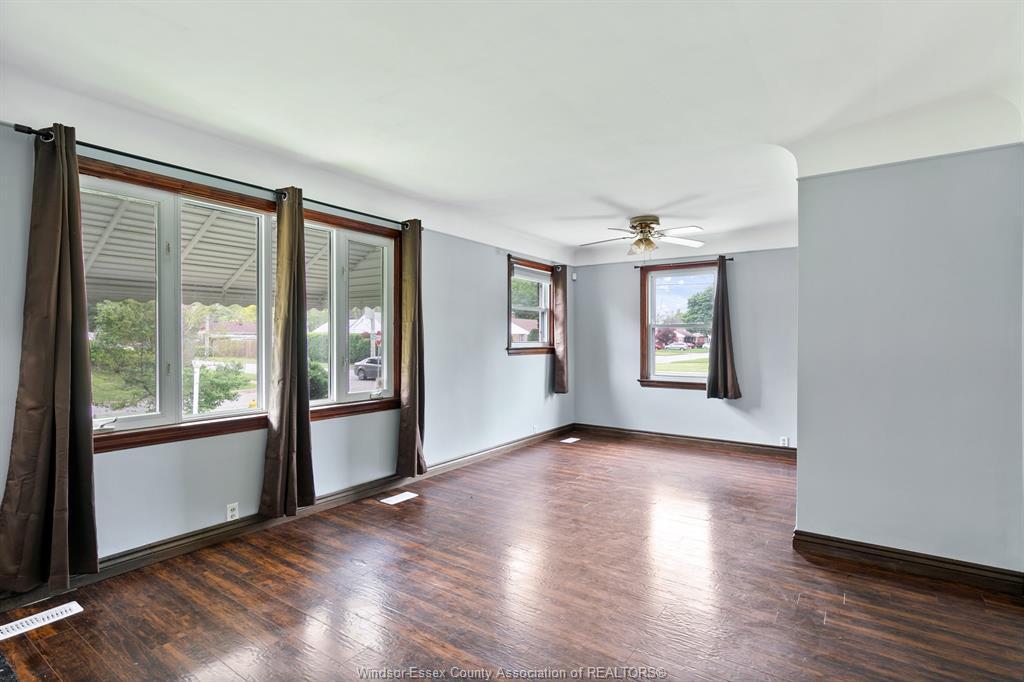 Upper-3200 Longfellow Avenue, Windsor, ON