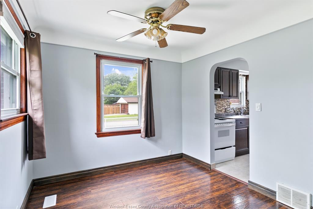 Upper-3200 Longfellow Avenue, Windsor, ON