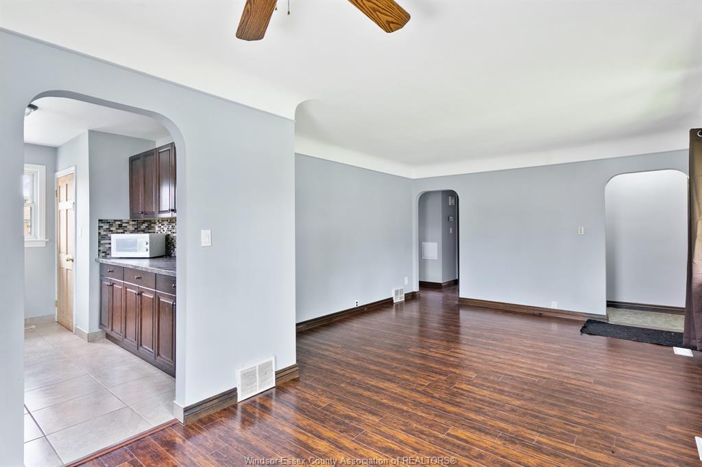 Upper-3200 Longfellow Avenue, Windsor, ON