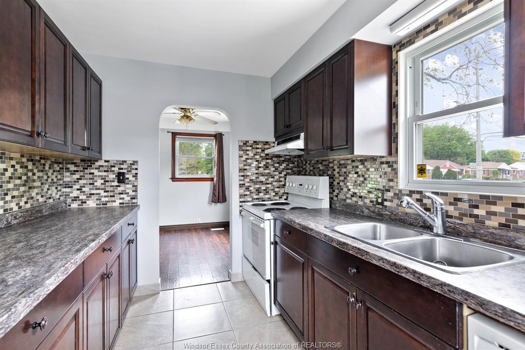 Upper-3200 Longfellow Avenue, Windsor, ON