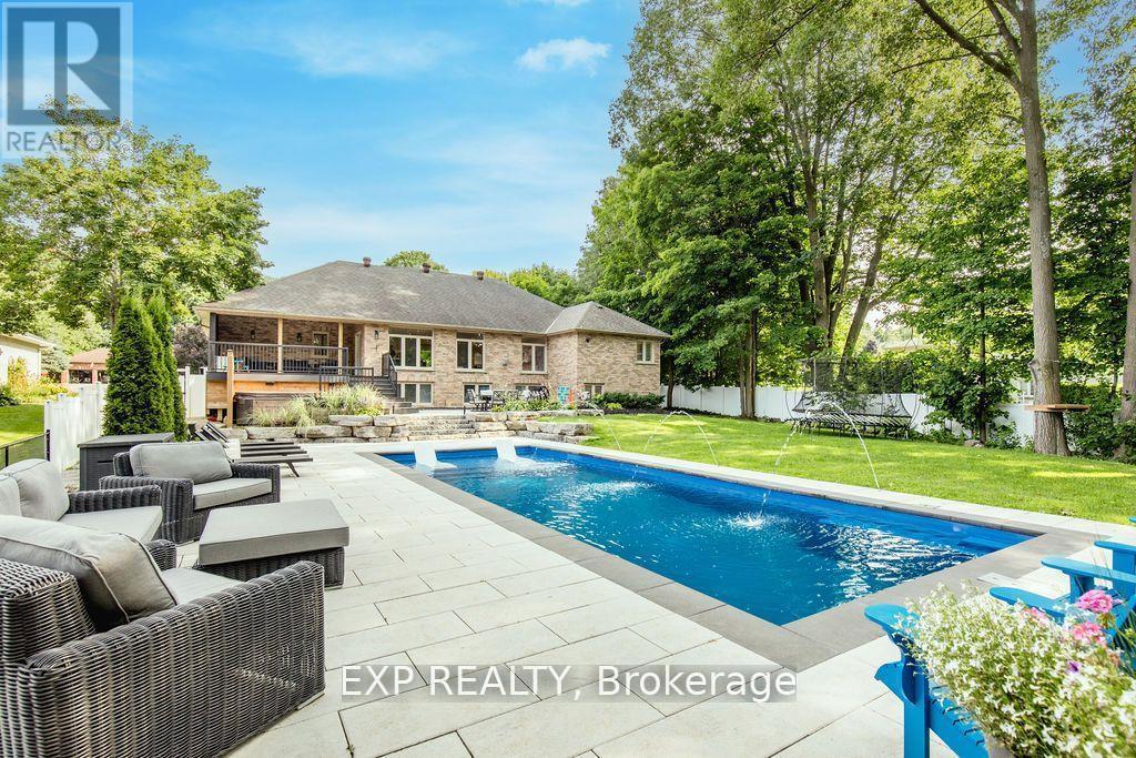 37 Paddy Dunns Circle, Springwater, ON