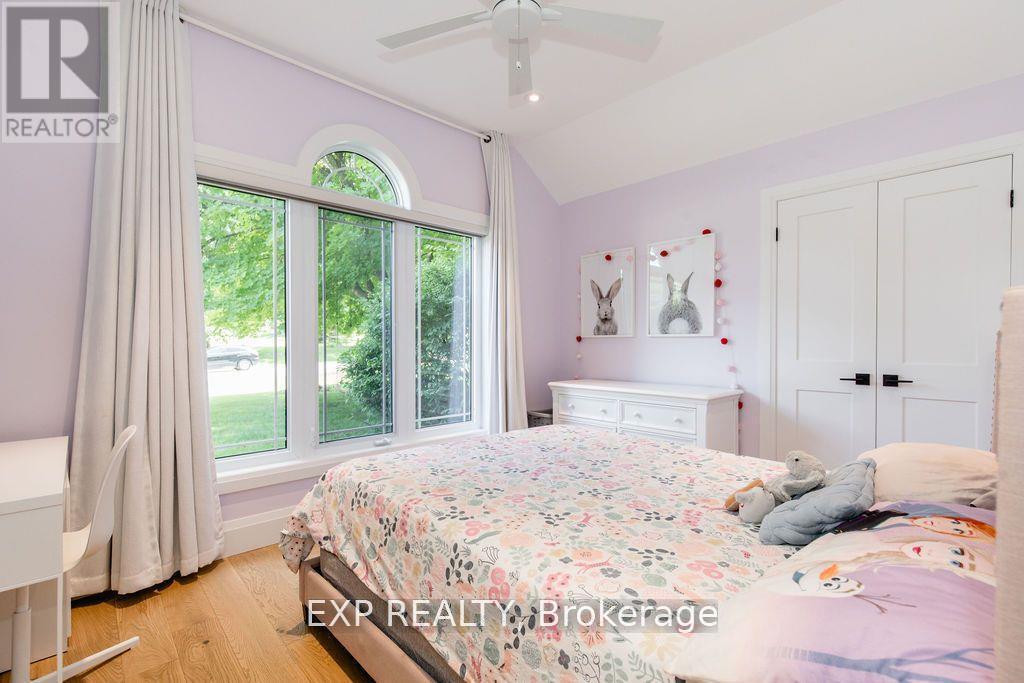 37 Paddy Dunns Circle, Springwater, ON