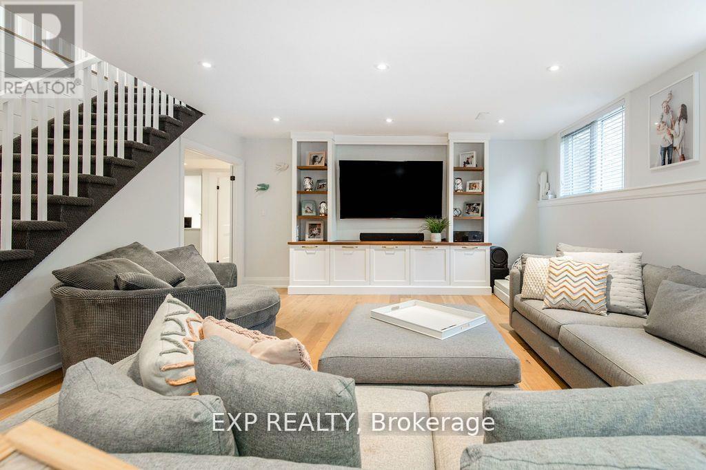 37 Paddy Dunns Circle, Springwater, ON