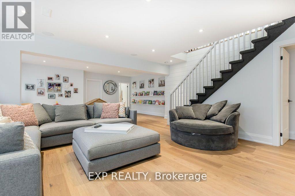 37 Paddy Dunns Circle, Springwater, ON