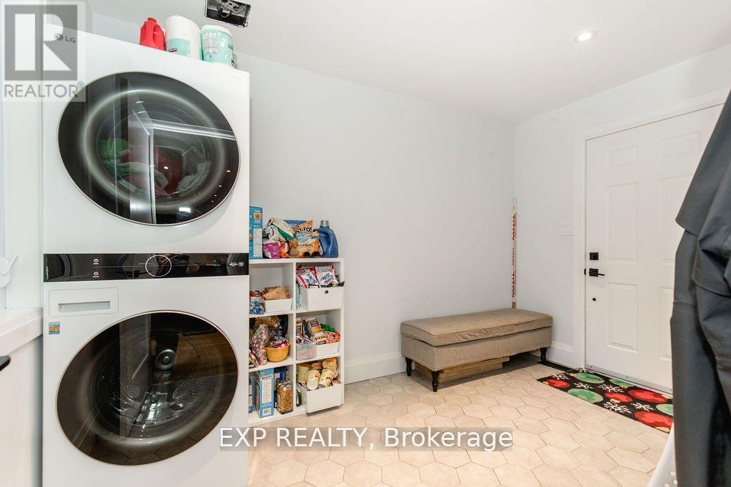 37 Paddy Dunns Circle, Springwater, ON