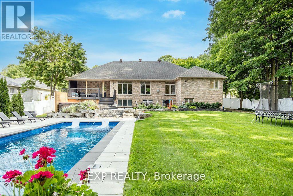 37 Paddy Dunns Circle, Springwater, ON