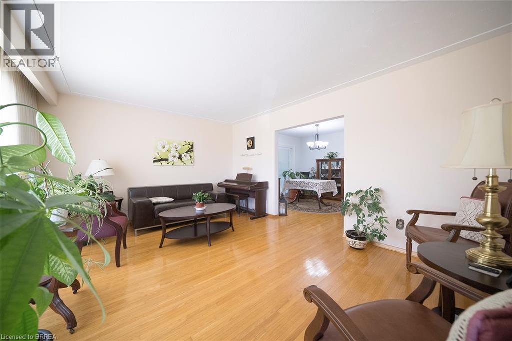 176 Kimberly Drive, Hamilton, ON - Indoor Photo Showing Living Room