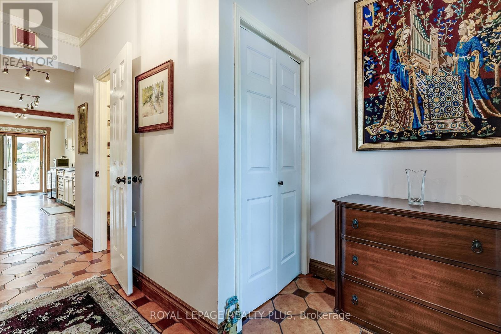 177 Mineola Road E, Mississauga, ON