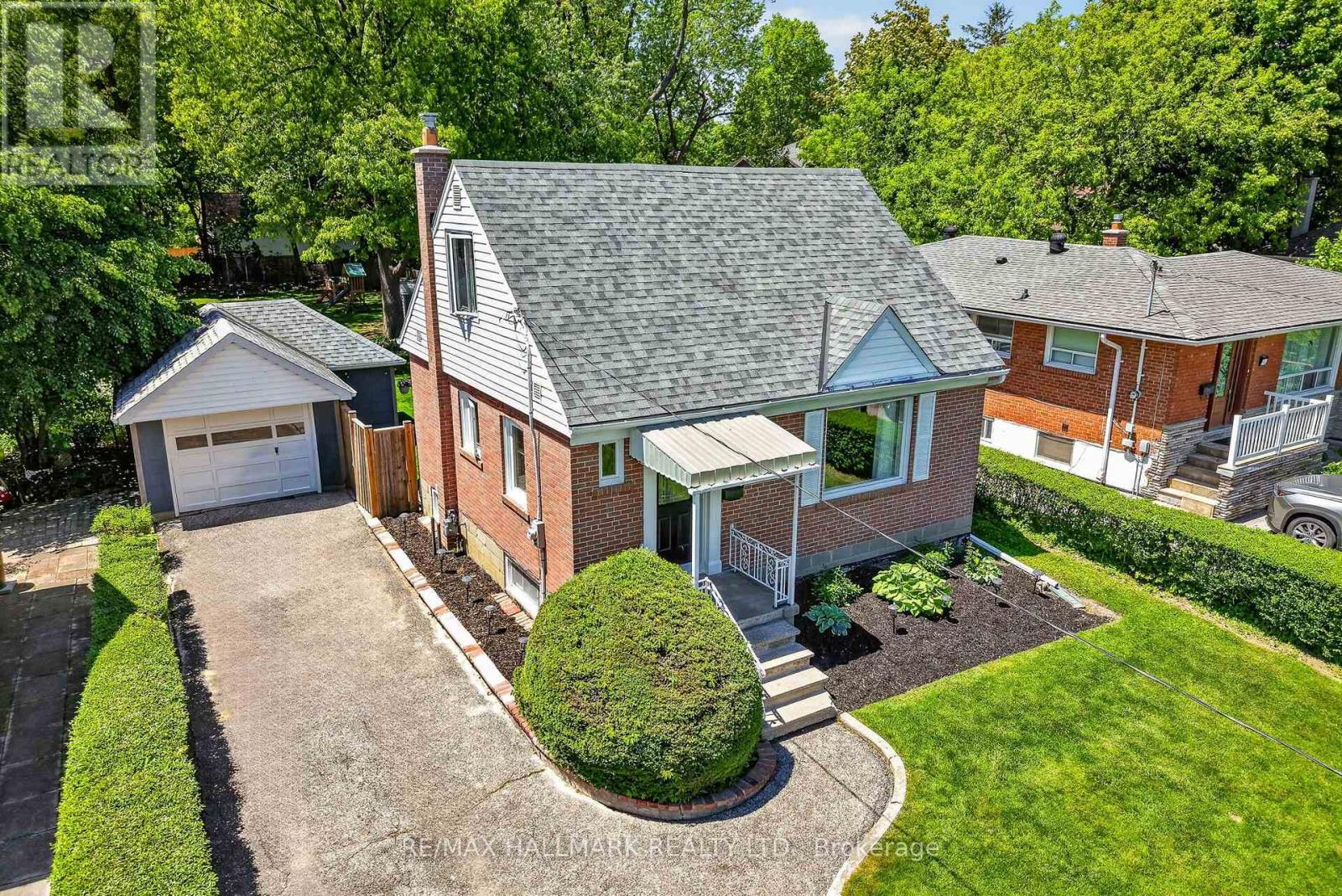 32 Rockwood Drive, Toronto, ON